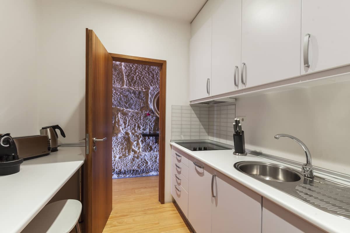 standard apartment, 1 bedroom, river view | private kitchen | microwave, oven, stovetop, dishwasher