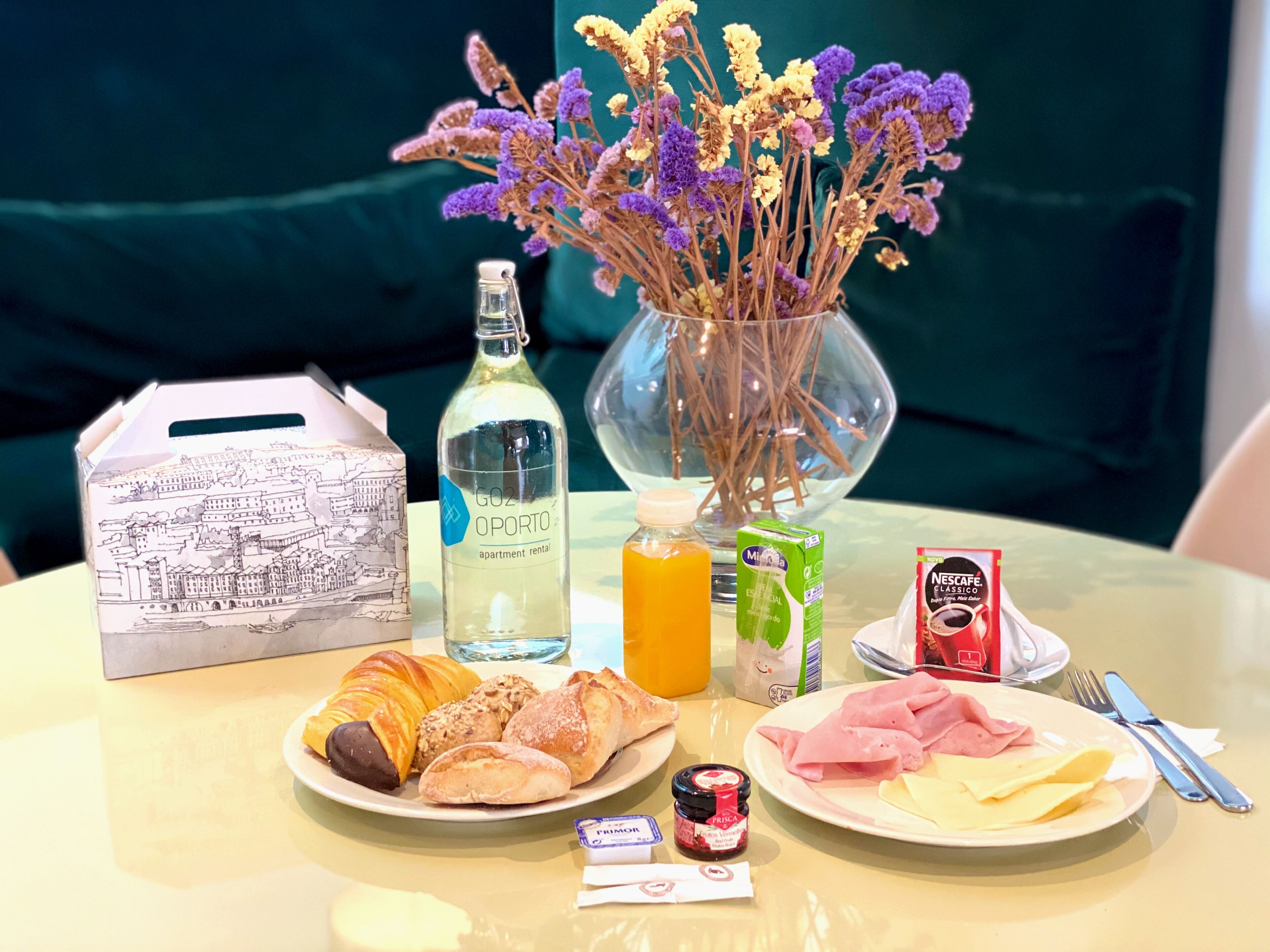 daily to-go breakfast (eur 15 per person)