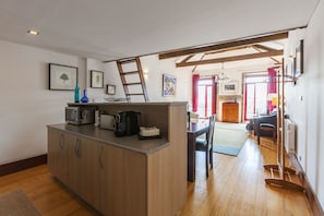 Appartamento Superior, 2 camere da letto, vista fiume | Cucina privata | Microonde, forno, piano cottura, lavastoviglie