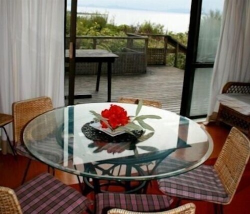 Nestled Atop the Lane - Pukawa Bay Holiday Home