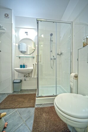 Shower - Apartment 1345/12663 (Istria - Pula), 2000m from the beach (Pula)