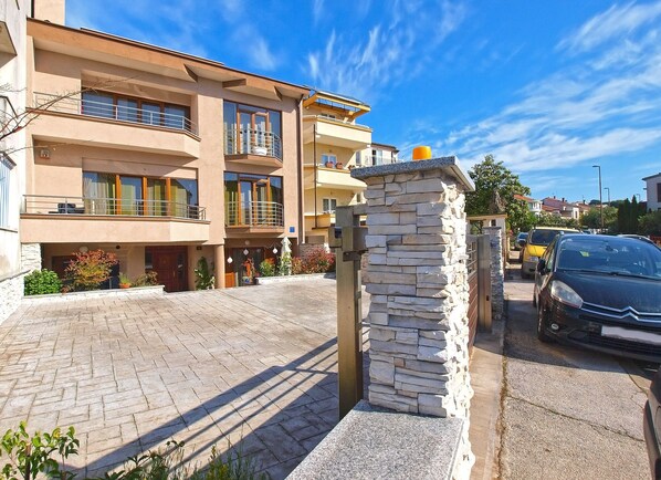 Exterior - Apartment 1345/12663 (Istria - Pula), 2000m from the beach (Pula)