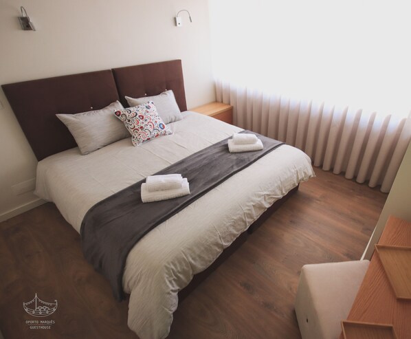 4 bedrooms, iron/ironing board, WiFi, bed sheets