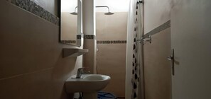 Shower, bidet, towels