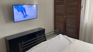 Room - Apartment in Mermoz, recently renovated. Daily cleaning included.  (Dakar)