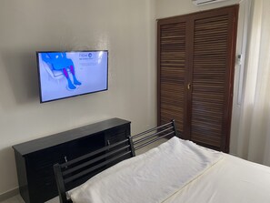 3 makuuhuonetta, silitysrauta/-lauta, Wi-Fi, vuodevaatteet