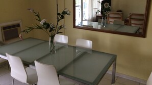 Dining - Apartment in Mermoz, recently renovated. Daily cleaning included.  (Dakar)