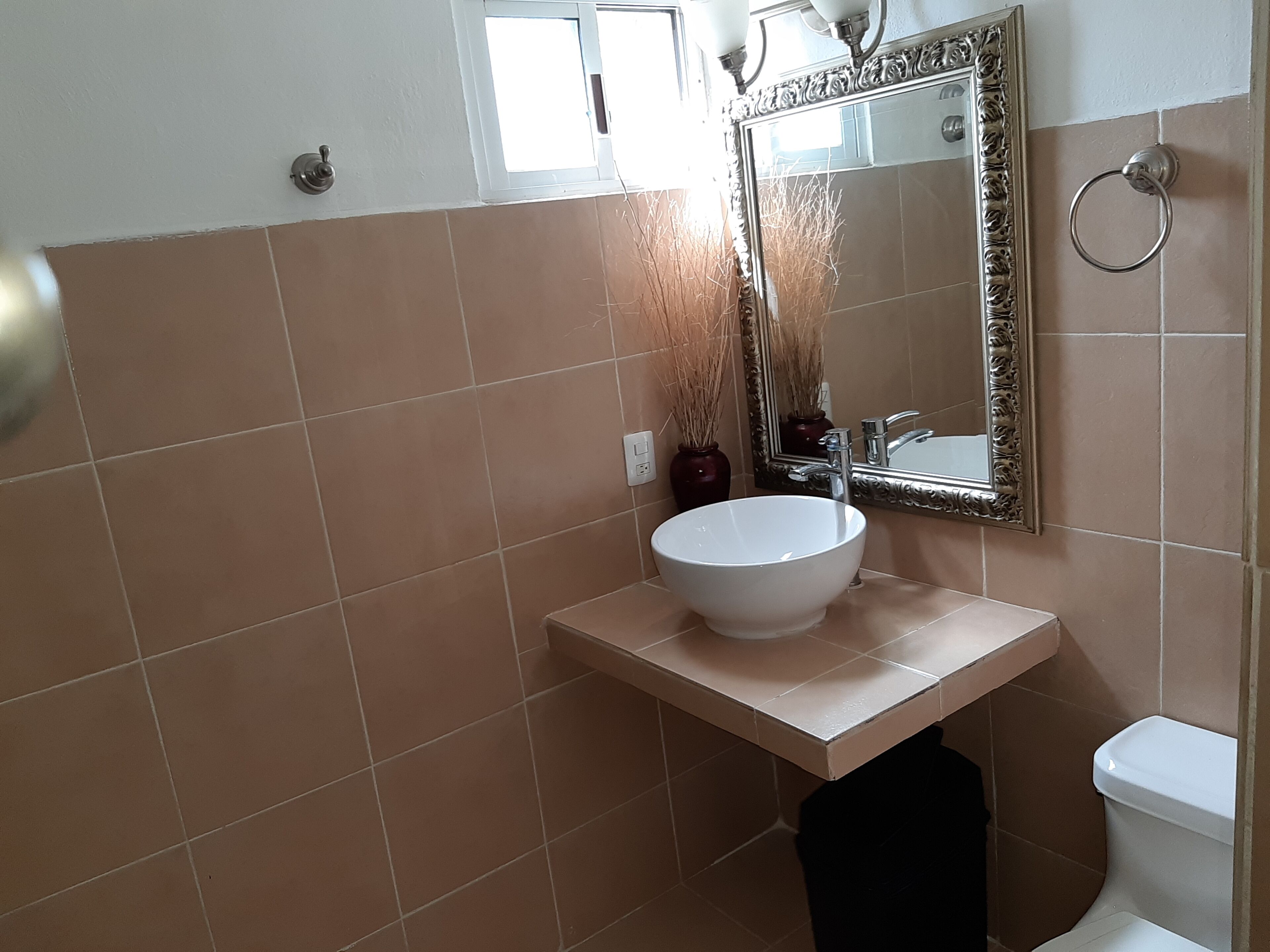 executive studio suite, 1 queen bed, non smoking | bathroom | shower, hair dryer, towels, soap