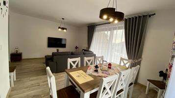 Familie villa | Dineren in de kamer