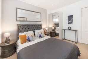 Living area - Nassau Street (London)