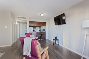 Flat-screen TV - The River City Flats (Memphis)