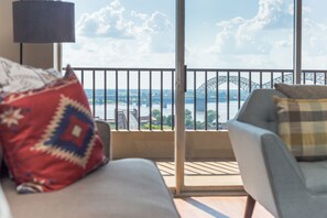 Premium-huoneisto, 1 makuuhuone, jokinäköala | Näkymä huoneesta