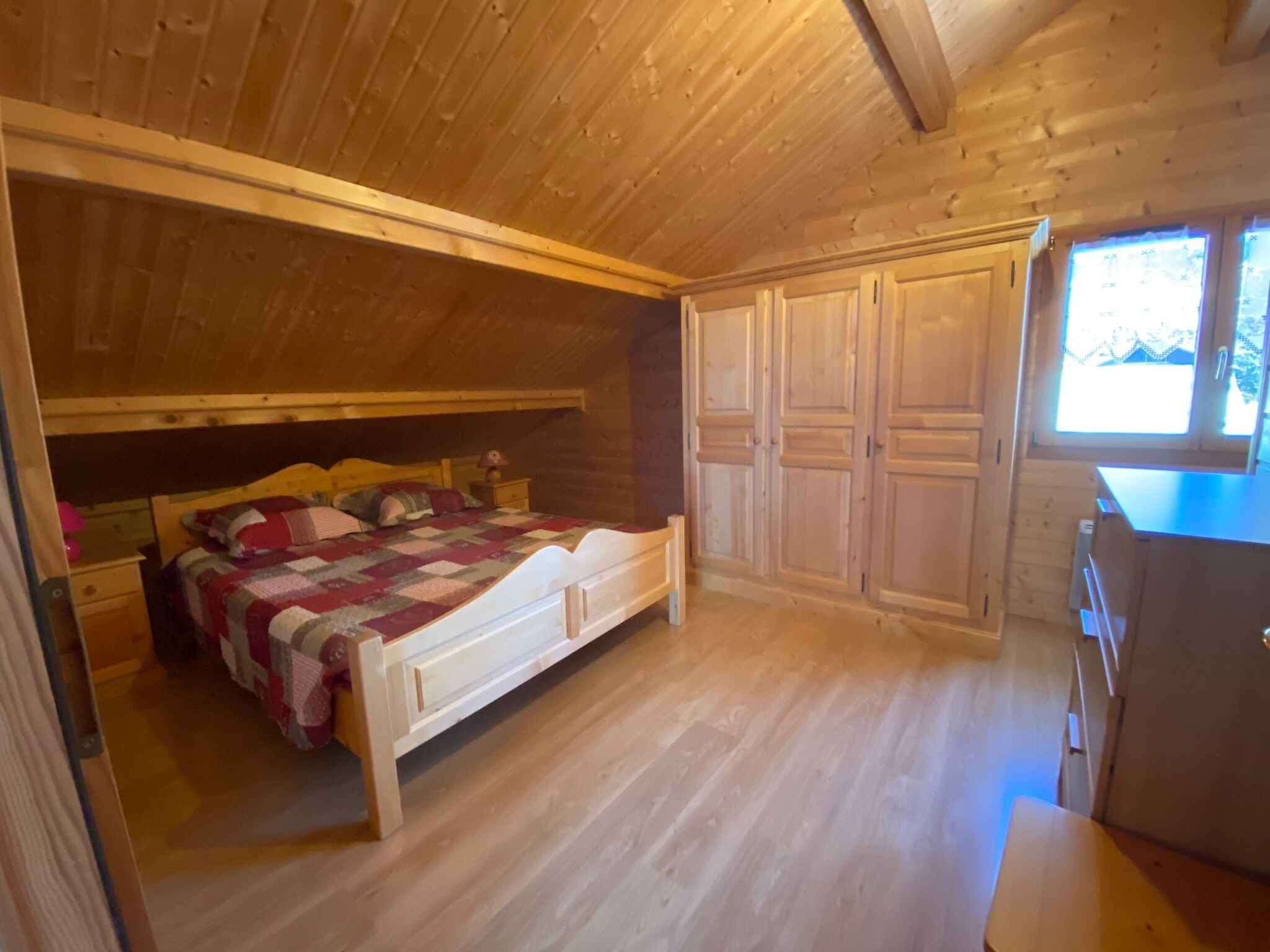 4 Schlafzimmer, Bügeleisen/Bügelbrett