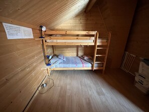 4 bedrooms, iron/ironing board