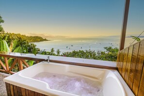 Deluxe kamer, hot tub, uitzicht op oceaan | Privéspabad