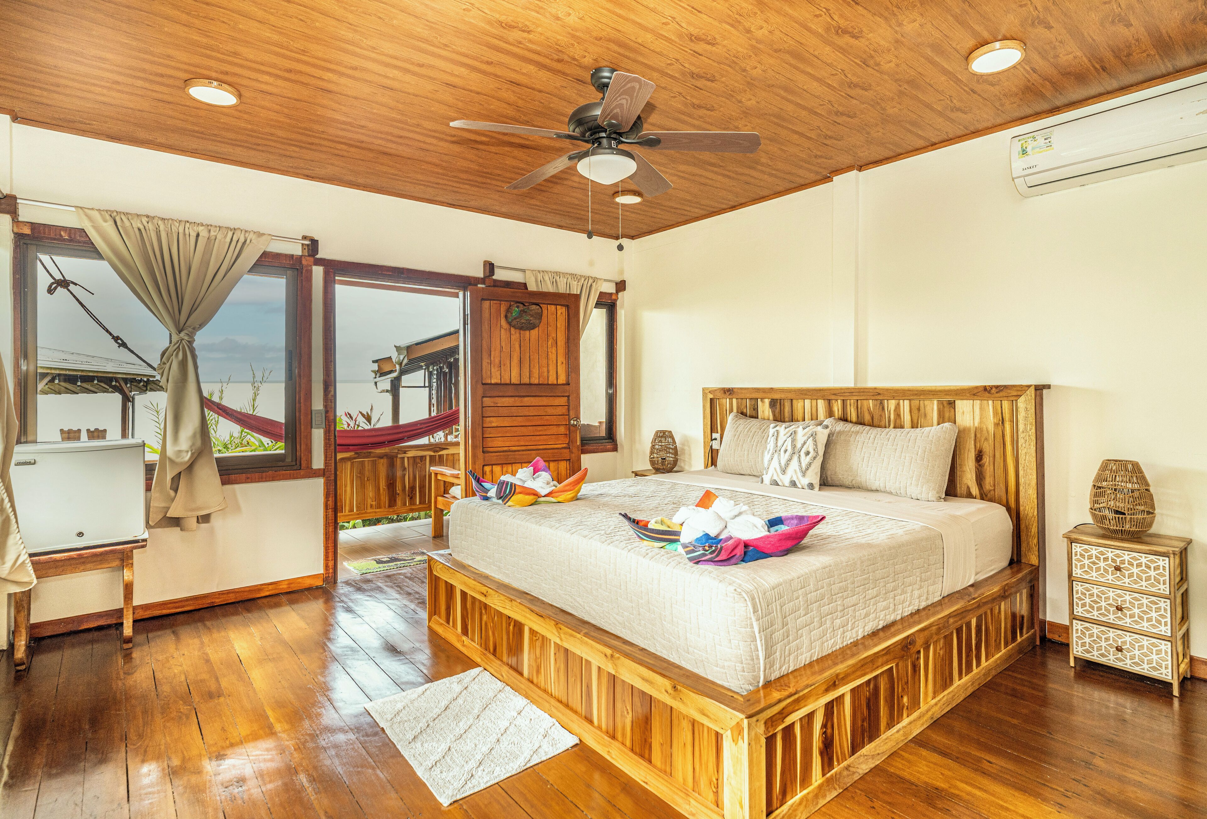 基础小屋, 1 间卧室, 部分海洋景观 | 客房内保险箱、免费 WiFi、床单