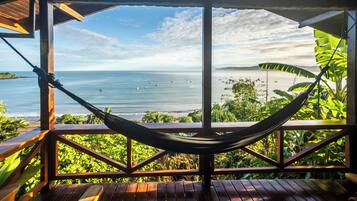 Habitación Confort, vista al océano | Balcón