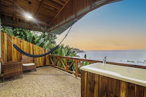 Habitació Deluxe, banyera d'hidromassatge, vistes a l'oceà | Balcó