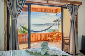 Cabaña básica, vistas parciales al mar | Vistas al mar