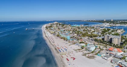 Beach Bungalow 2B/2B Private Pool/Spa, North End, Newly Renovated