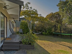 Terrace/patio - Wonderful Whangamata - Whangamata Holiday Home (Whangamata)