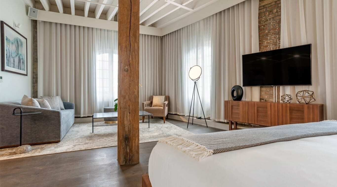 signature studio suite, 1 king bed, river view | premium bedding, pillow-top beds, in-room safe, laptop workspace