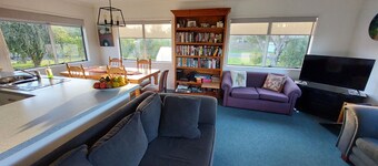 Silver Sands - Cooks Beach Holiday Home
