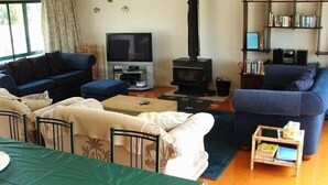 Unclassified image, 4 of 21, button - Kick Back on Karaka - Matarangi Holiday Home (Matarangi)