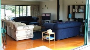 Unclassified image, 5 of 21, button - Kick Back on Karaka - Matarangi Holiday Home (Matarangi)