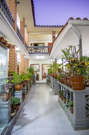 Hallway - La Colmena Hotel (Cusco)