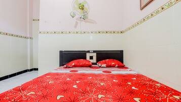 Superior Double Room | Desk, bed sheets