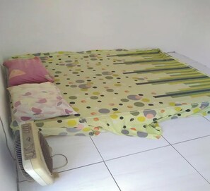 Budget Room - Kost 48 Surabaya (Surabaya)