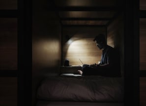 Dormitório compartilhado, em dormitório misto (Capsule) | Escrivaninha, Wi-Fi de cortesia