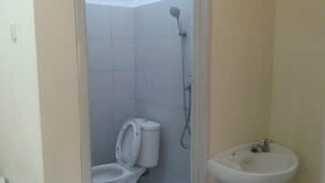 Douche, serviettes fournies