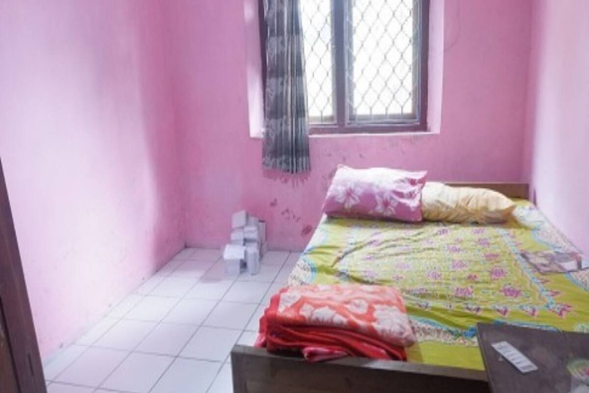 Dormitory Room | Desk