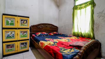 Standard Room | Desk