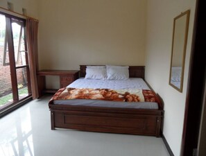 Desk, free WiFi - Villa Panderman View (Batu)