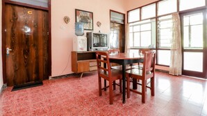 Phòng dành cho gia đình | Khu vực ăn uống tại phòng