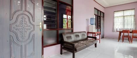 家庭四人房 | 客廳 | 平面電視