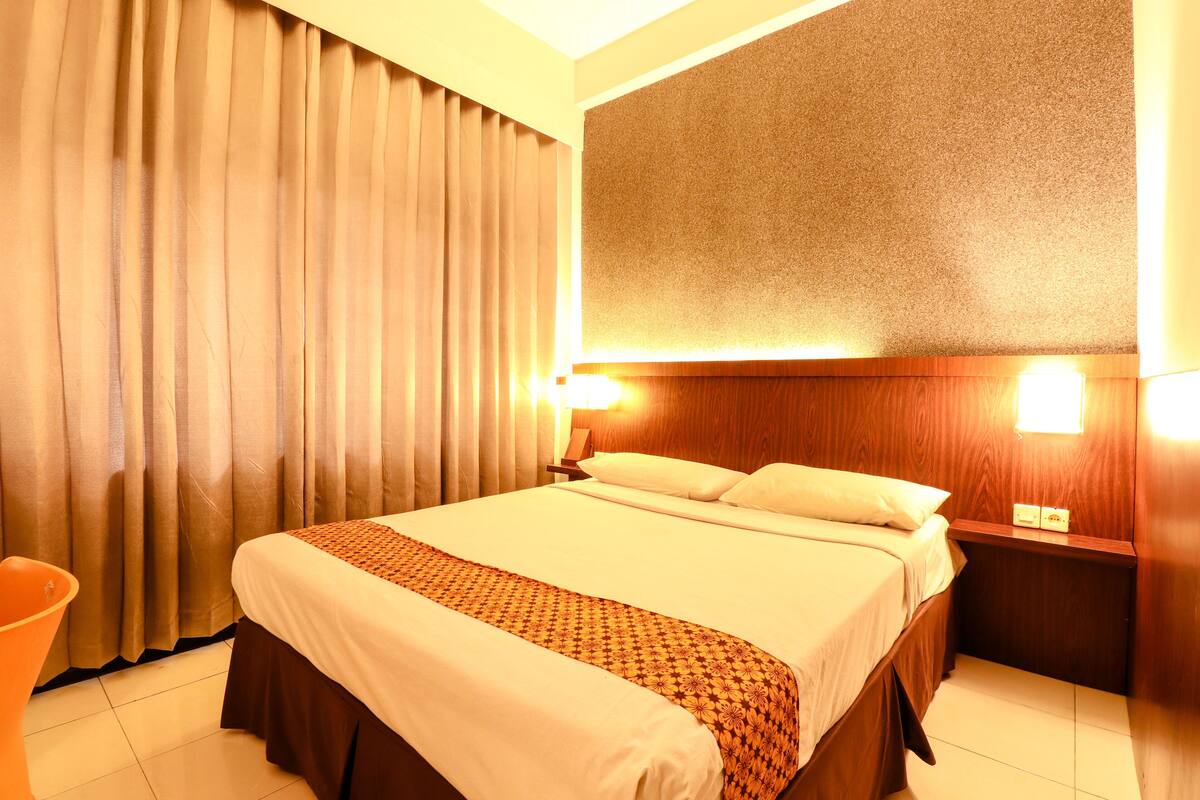 Espacio para trabajar con laptop, wifi gratis y ropa de cama 