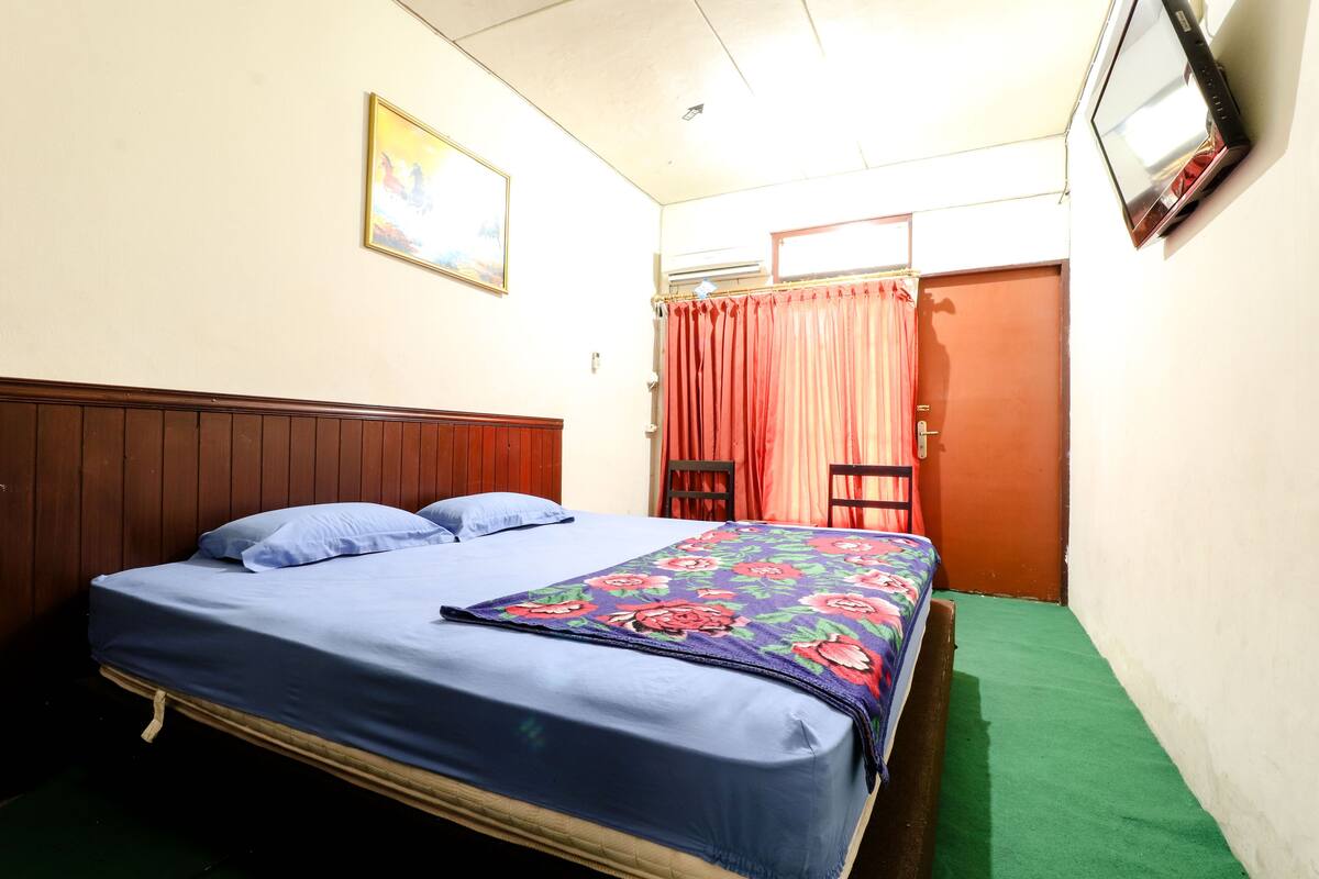 Standard Room | Desk, WiFi (free), bed sheets