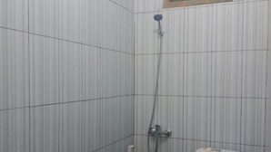Shower dan handuk