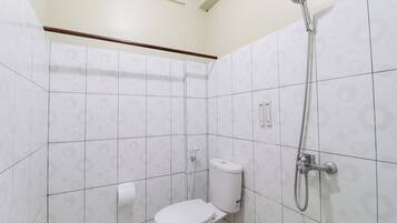 Family Room | Bathroom | Shower, towels