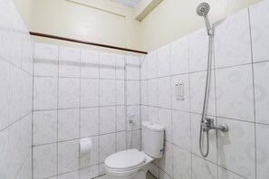 Family Room | Bathroom | Shower, towels