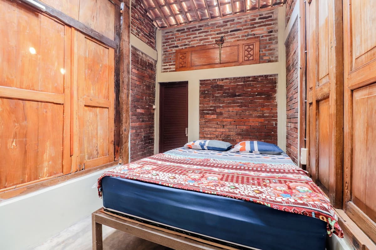 Standard Room, Fan | Desk, bed sheets