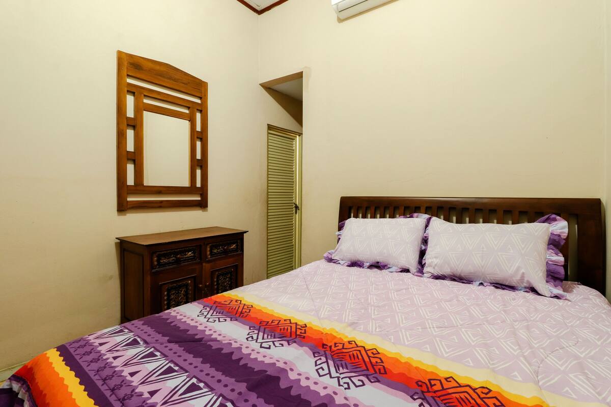 Standard Room (with AC) | 1 bilik tidur, meja, cadar katil