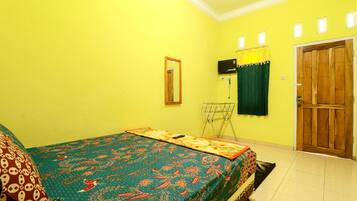 Standard Double Room | Desk