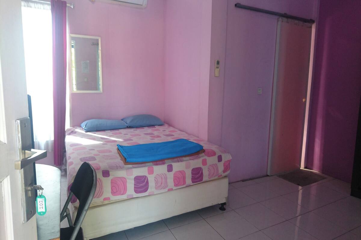Desk, free WiFi, bed sheets