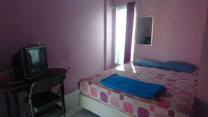 Schreibtisch, kostenloses WLAN, Bettwäsche