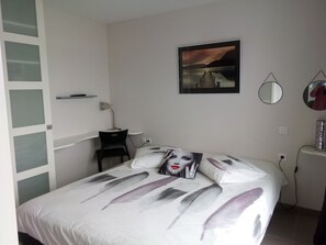 1 bedroom, iron/ironing board, travel cot, free WiFi